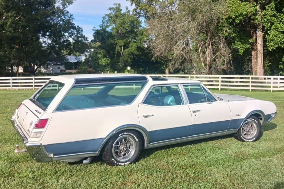 1969 Oldsmobile Vista Cruiser sold for $17,500