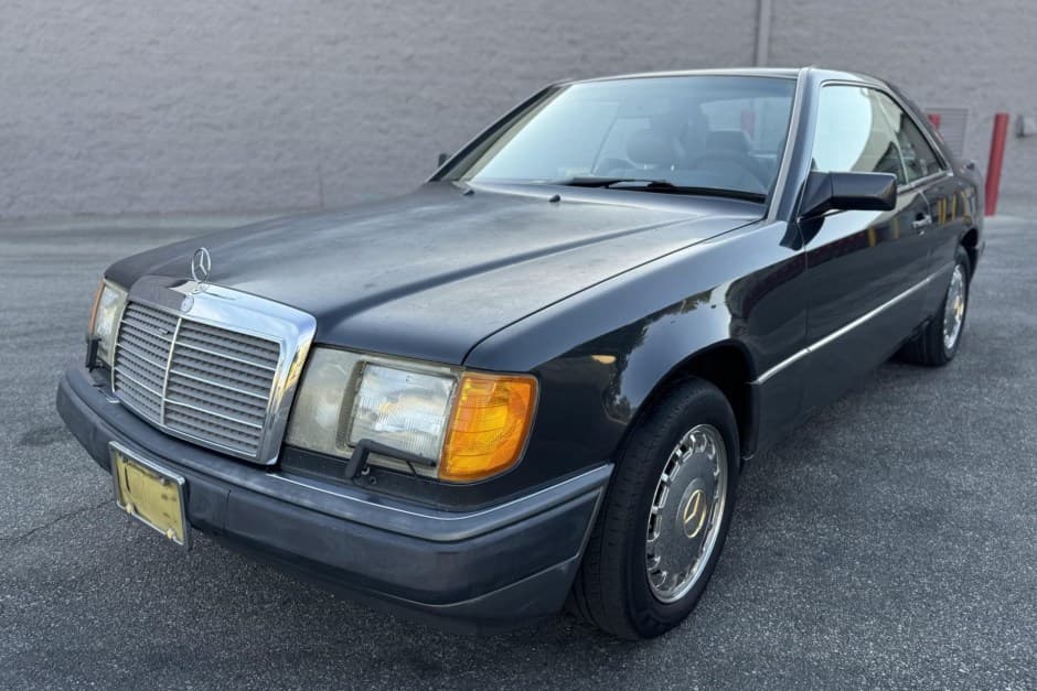 1992 Mercedes-Benz W124 E-Class sold for $3,750