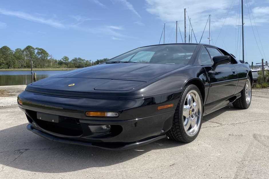 1994 Lotus Esprit sold for $69,553