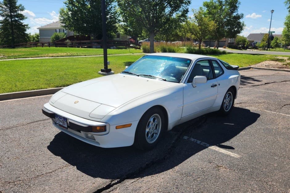 1986 Porsche 944 sold for $17,444
