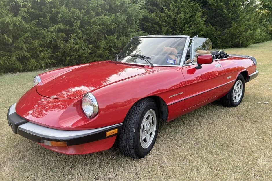 1989 Alfa Romeo 105/115 Spider Series 3 sold for $9,200