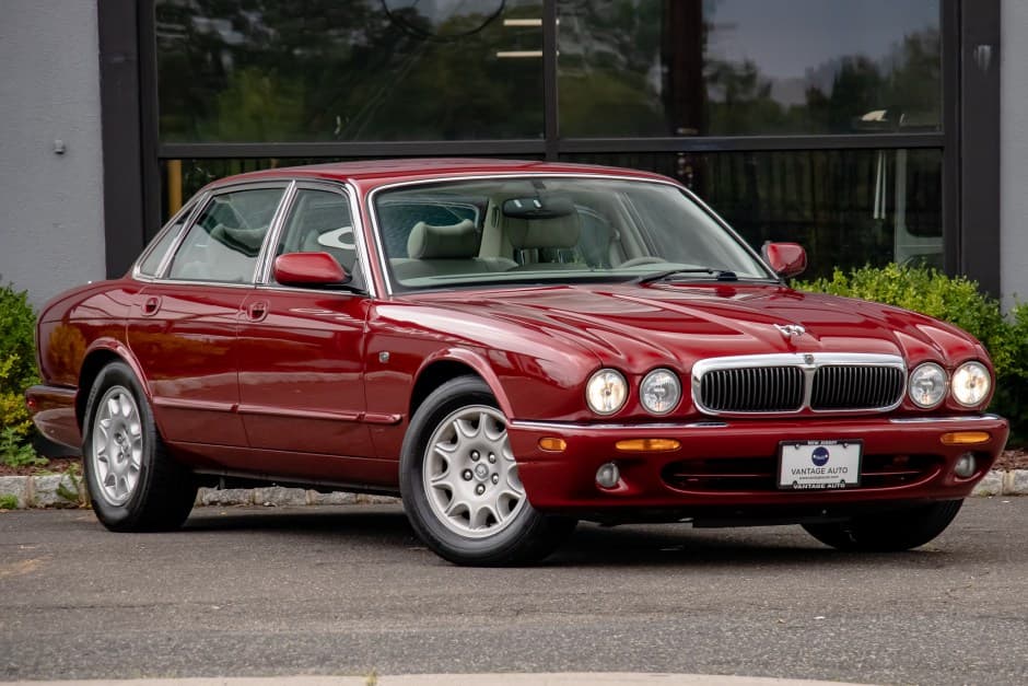 1998 Jaguar X308 XJ (1998-2003) sold for $9,250