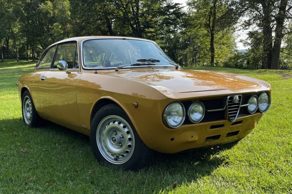 1969 Alfa Romeo 105/115 Series Coupe sold for $34,000