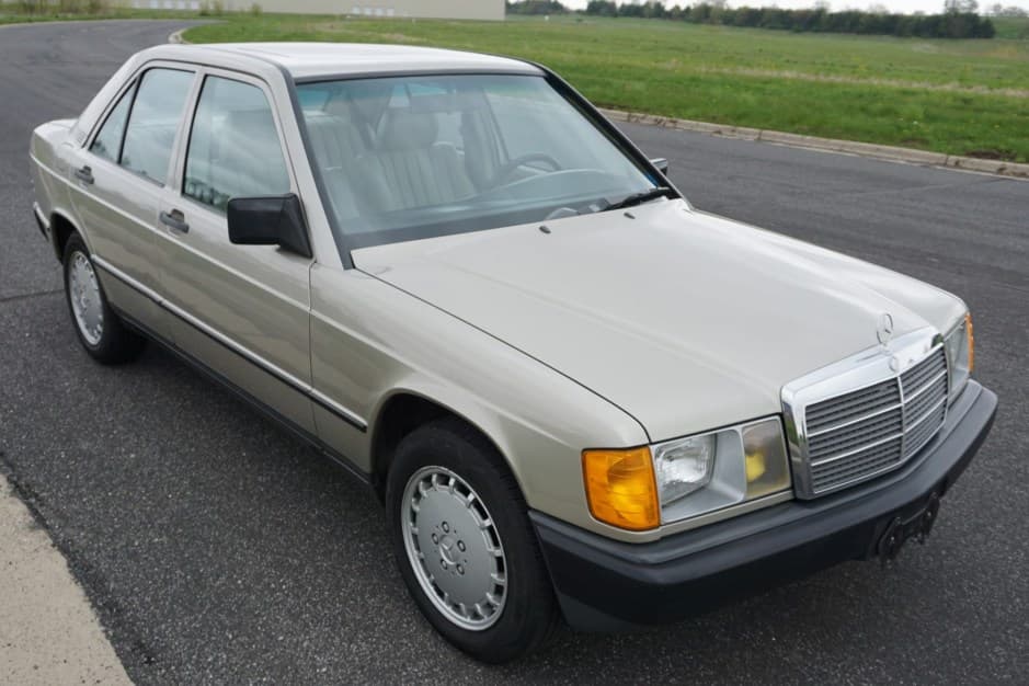 1985 Mercedes-Benz W201 190 sold for $9,100