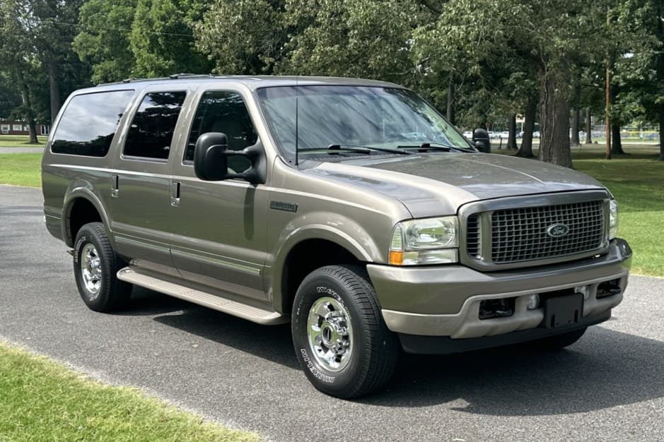 2003 Ford Excursion sold for $46,914