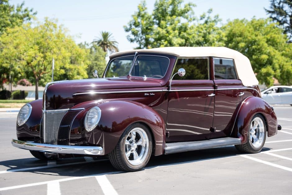 1939 Ford Standard, Deluxe, & Super Deluxe sold for $47,000