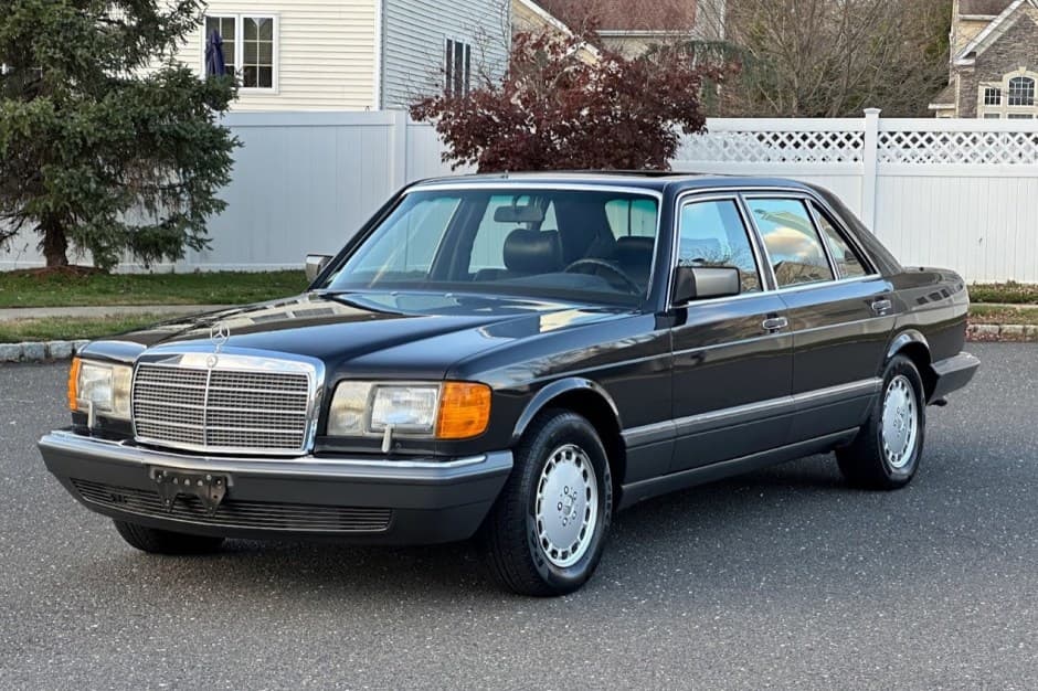 1989 Mercedes-Benz W126 S-Class sold for $25,500
