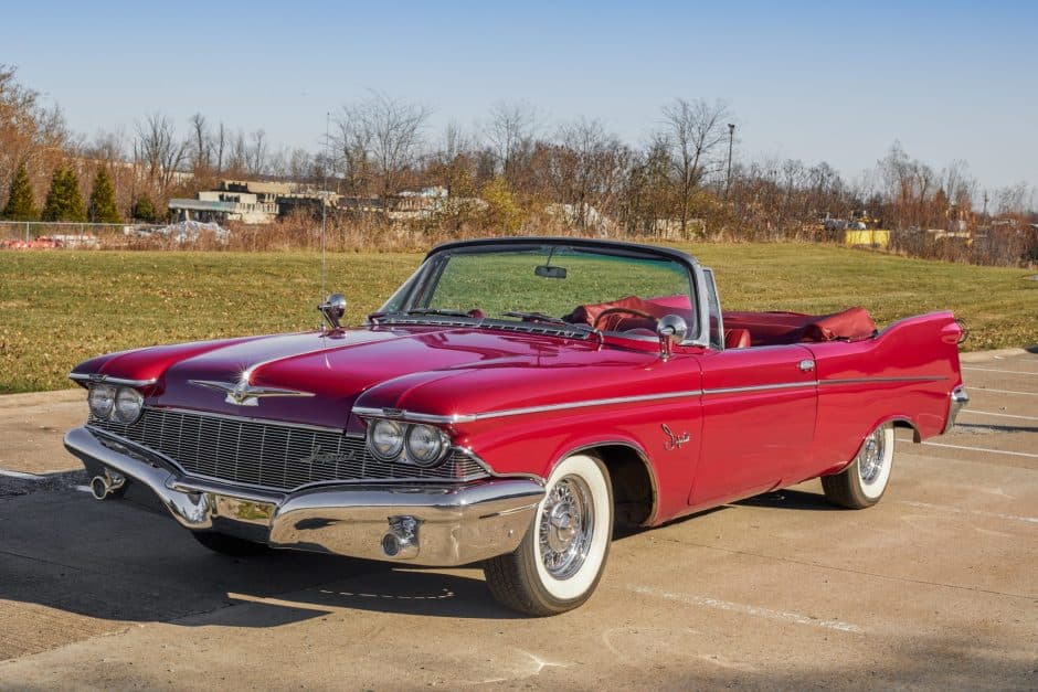 1960 Chrysler Imperial sold for $32,666