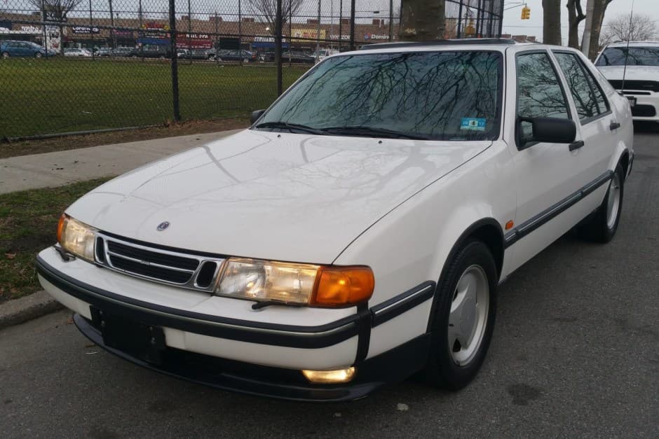 1995 Saab 9000 sold for $9,250