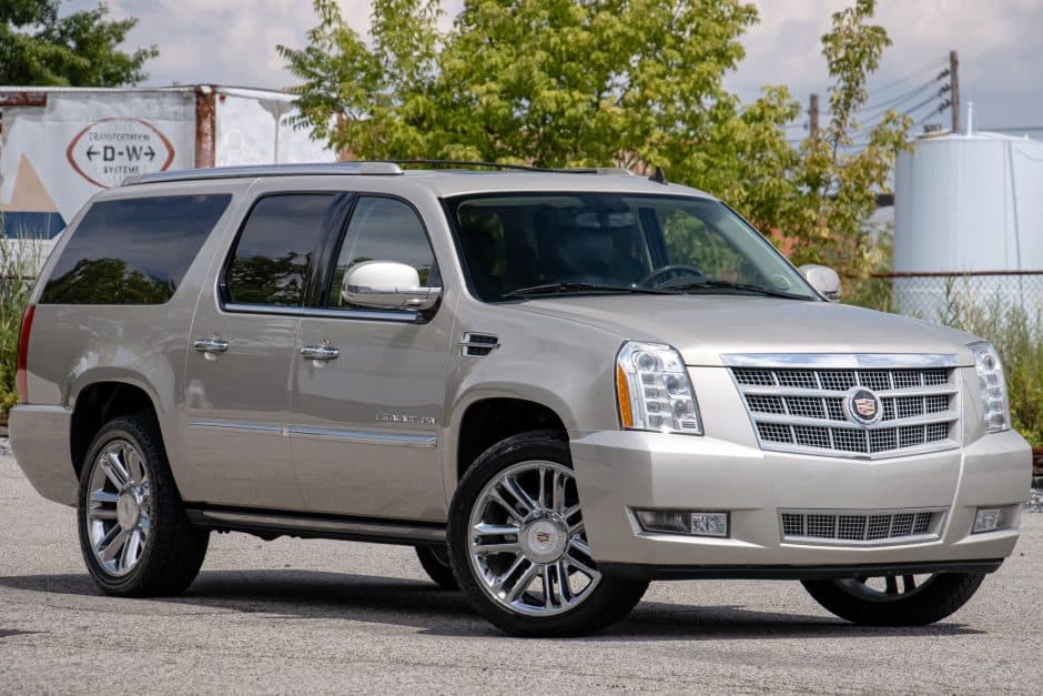 2013 Cadillac Escalade & EXT GMT900 (2007-2014) sold for $35,251