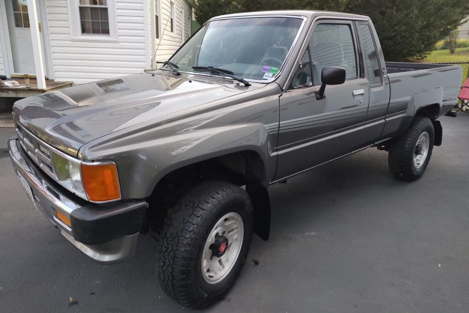 1986 Toyota Pickup (N50/N60/N70 1984-1988) sold for $18,000