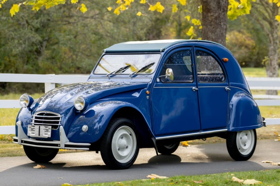 1965 Citroen 2CV sold for $18,900