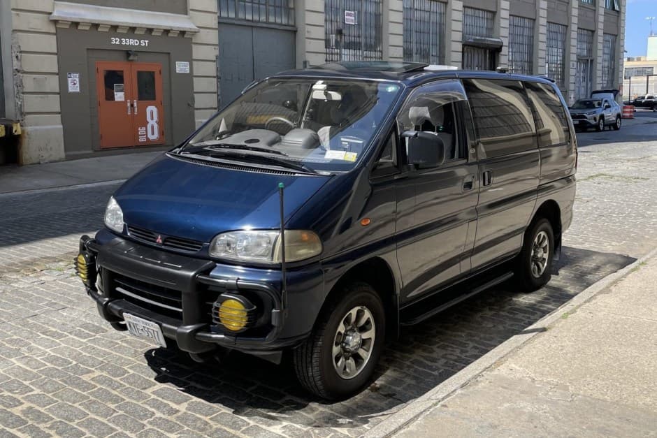 1994 Mitsubishi Delica sold for $8,400