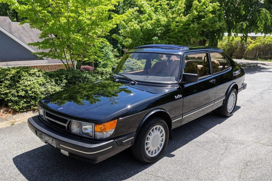 1985 Saab 900 sold for $7,550
