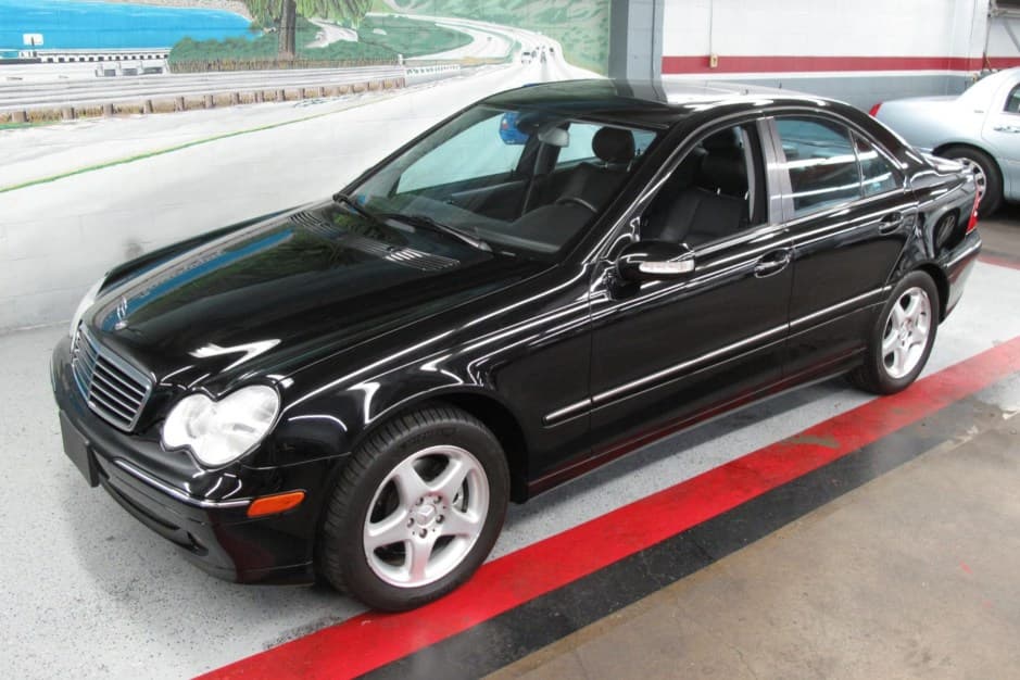 2001 Mercedes-Benz W203 C-Class sold for $6,950