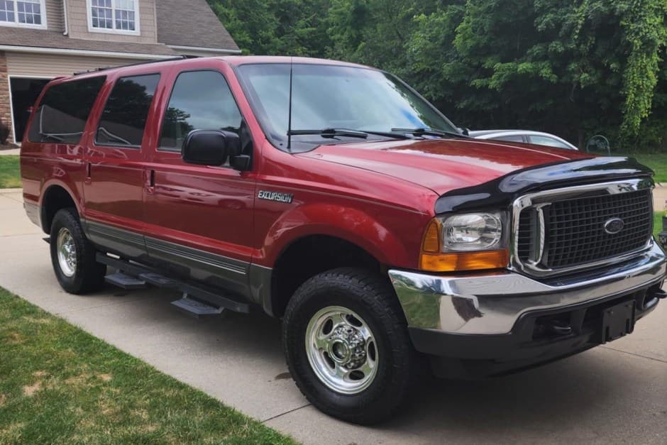 2001 Ford Excursion sold for $18,250