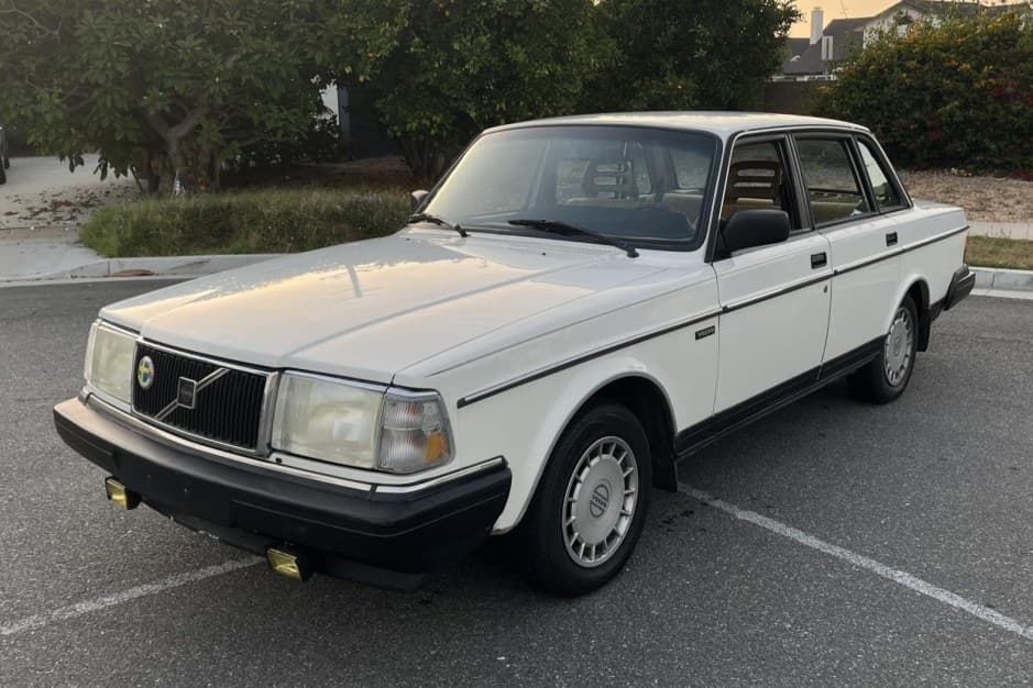 1986 Volvo 240 sold for $3,500