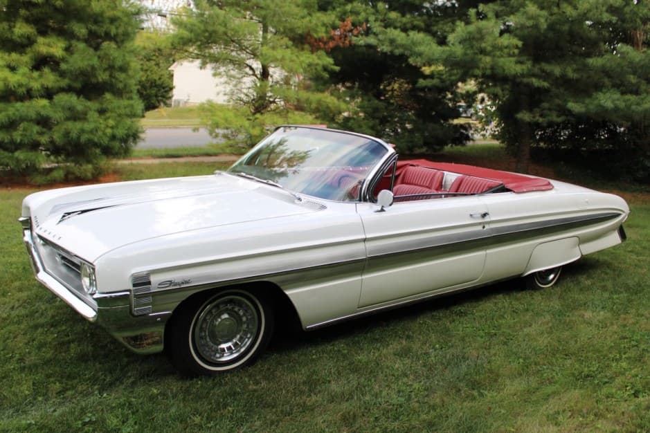 1961 Oldsmobile Starfire sold for $23,500