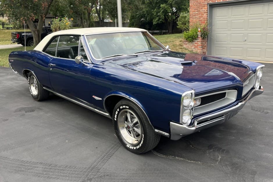 1966 Pontiac Tempest / LeMans sold for $27,001