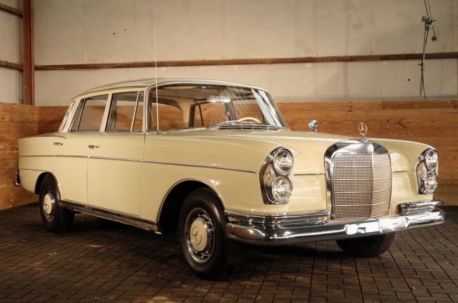 1963 Mercedes-Benz W112 sold for $17,000