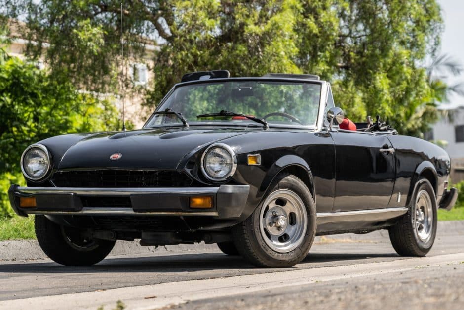 1976 Fiat 124 Spider (1966-1985) sold for $3,900