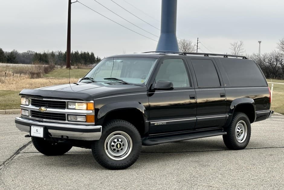 1998 Chevrolet Suburban (GMT400 1992-1999) sold for $47,888