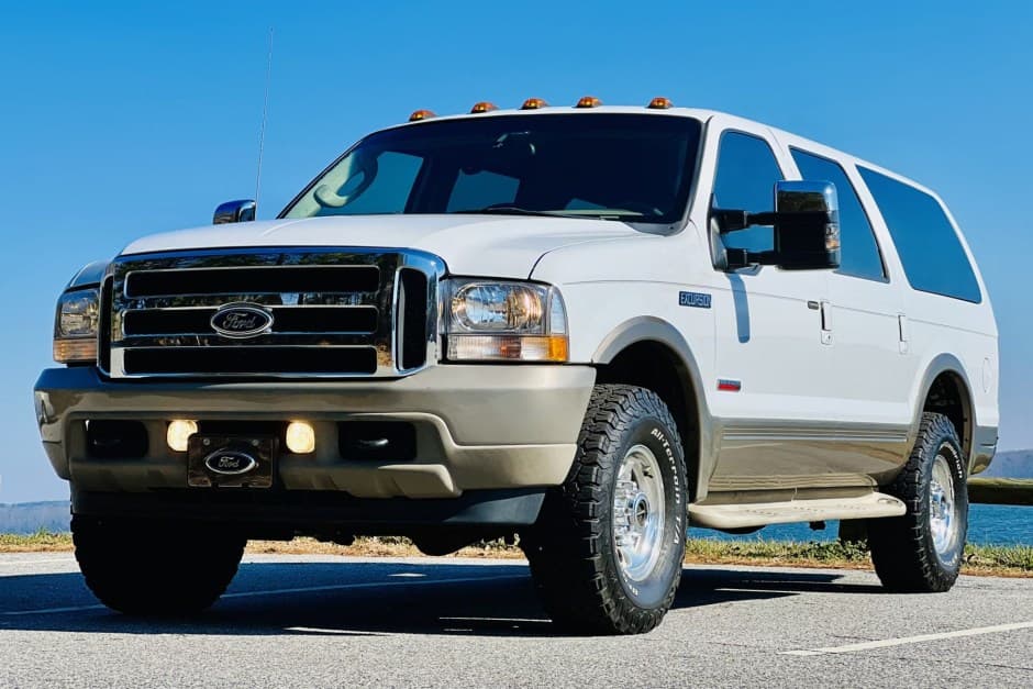 2004 Ford Excursion sold for $30,200