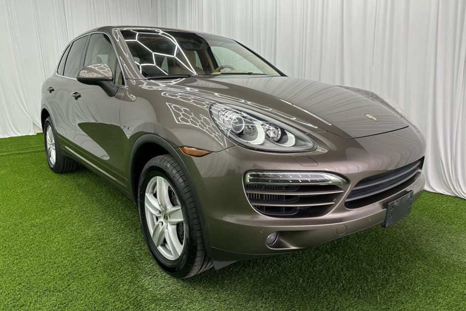 2013 Porsche 958 Cayenne (2011-2018) sold for $15,000