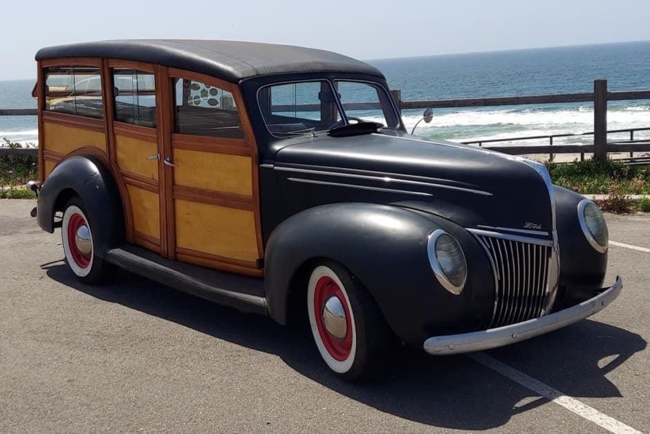 1939 Ford Standard, Deluxe, & Super Deluxe sold for $28,500