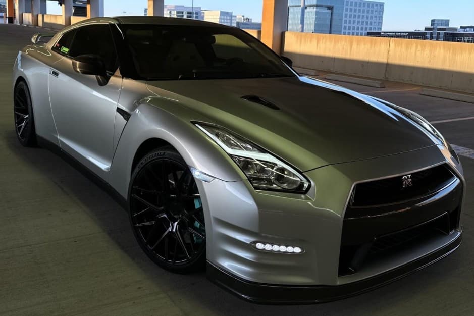 2015 Nissan GT-R R35 sold for $60,500