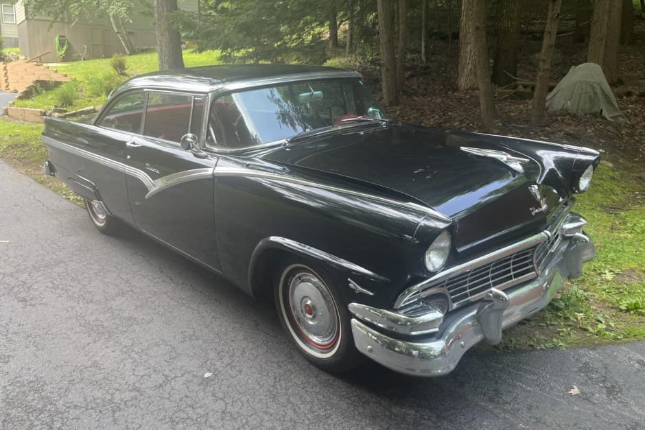 1956 Ford Fairlane sold for $9,900