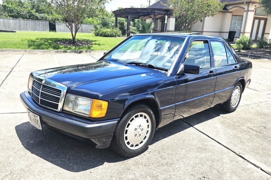 1993 Mercedes-Benz W201 190 sold for $6,888