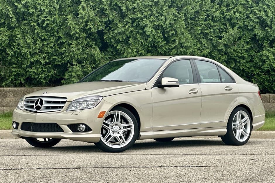 2010 Mercedes-Benz W204 C-Class sold for $21,750