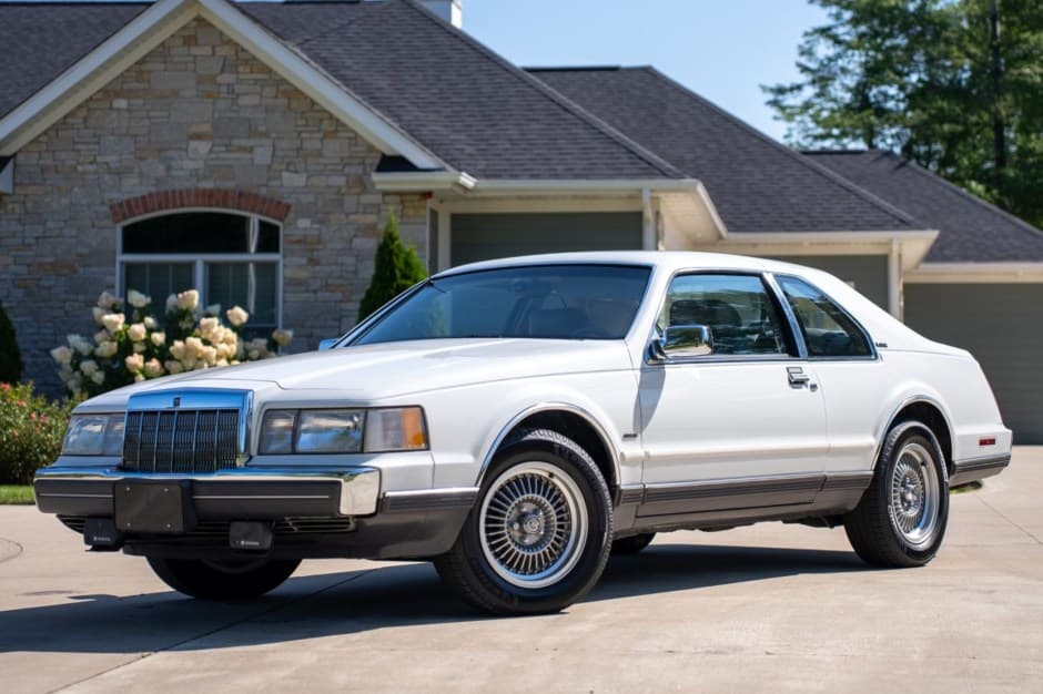 1988 Lincoln Continental Mark VII & Mark VII sold for $11,350