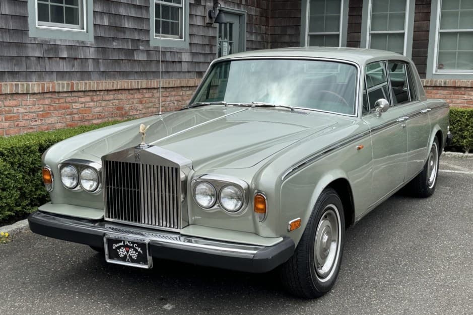 1975 Rolls-Royce SY Silver Shadow & Silver Wraith II sold for $8,600