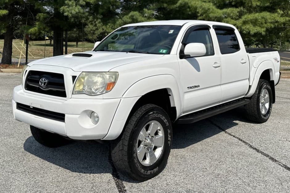 2006 Toyota Tacoma (N2X0 2005-2015) sold for $13,750