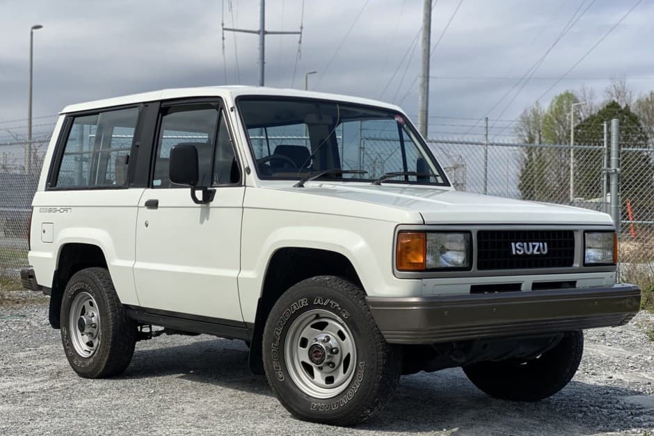 1990 Isuzu Trooper sold for $9,150