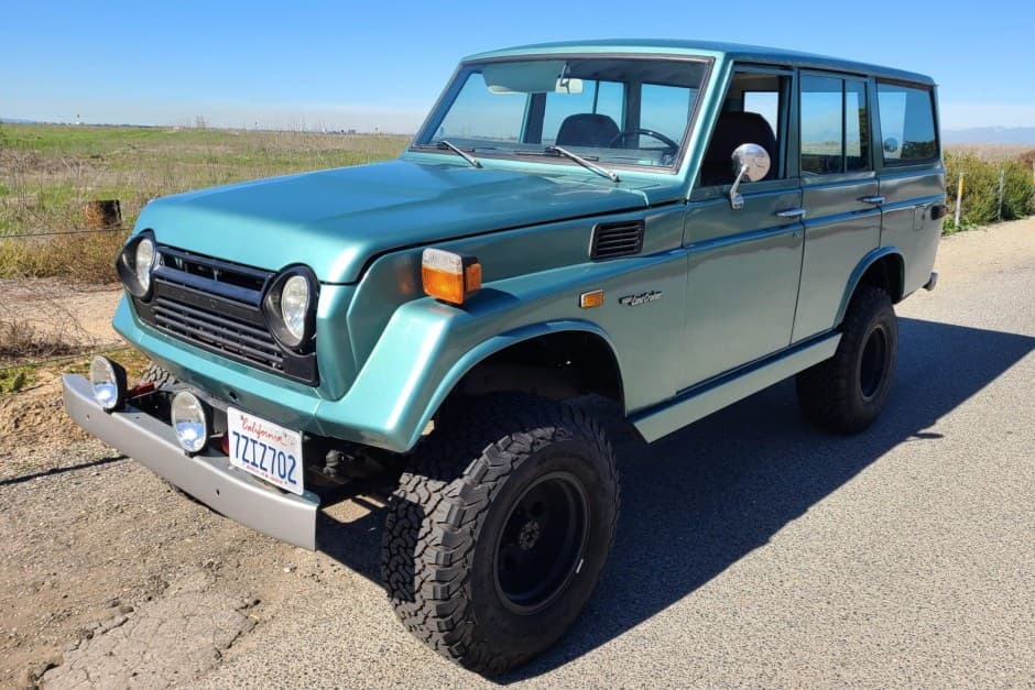 1974 Toyota Land Cruiser FJ55 sold for $16,890
