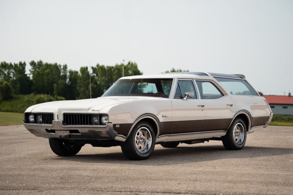 1969 Oldsmobile Vista Cruiser sold for $30,250