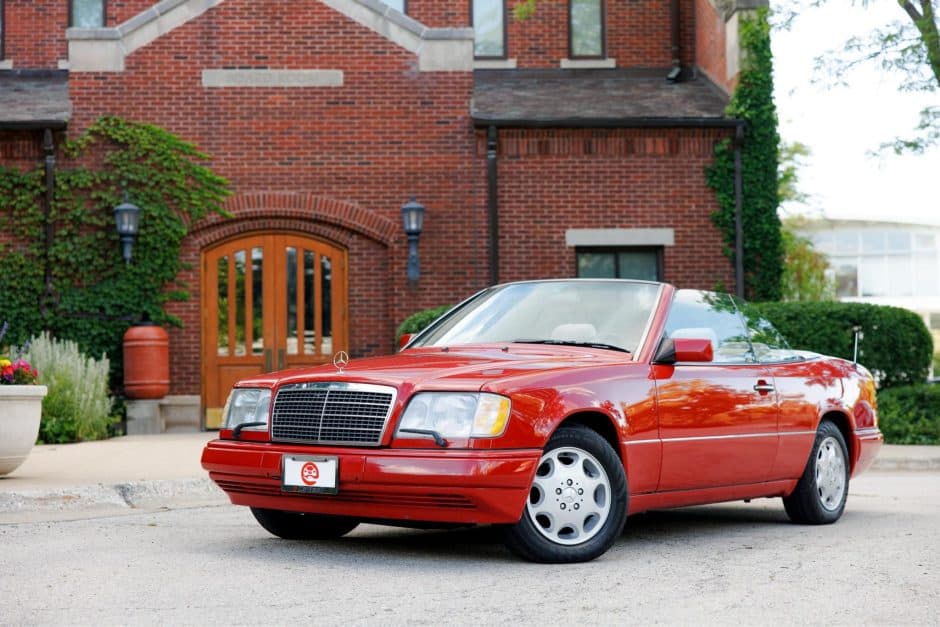1995 Mercedes-Benz W124 E-Class sold for $22,000