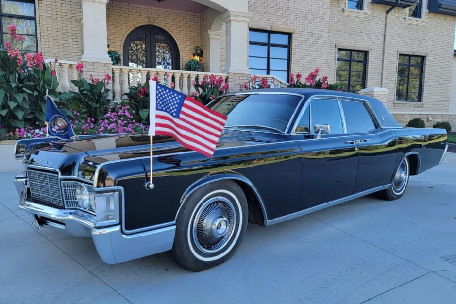 1969 Lincoln Continental (1961-1969) sold for $25,000