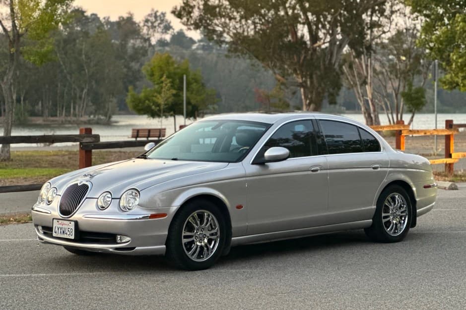 2003 Jaguar S-Type (1999-2007) sold for $7,000