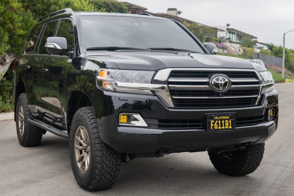 2021 Toyota Land Cruiser 200-Series sold for $101,000