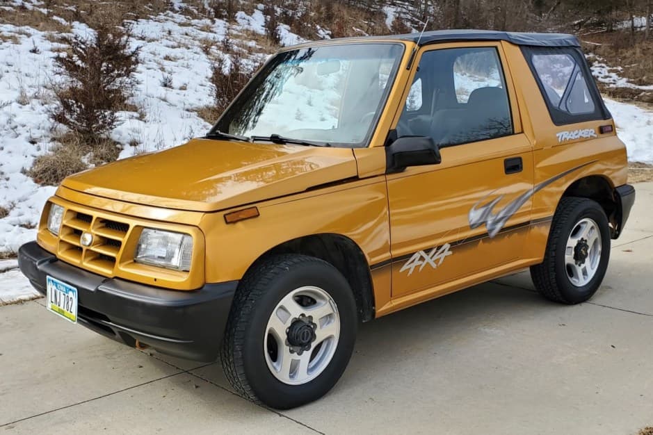 1998 Geo Tracker/Suzuki Sidekick sold for $11,000
