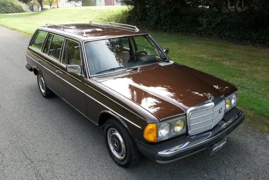1982 Mercedes-Benz W123 sold for $16,250