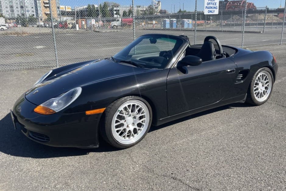 1999 Porsche 986 Boxster sold for $10,600