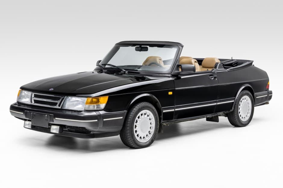 1988 Saab 900 sold for $21,750