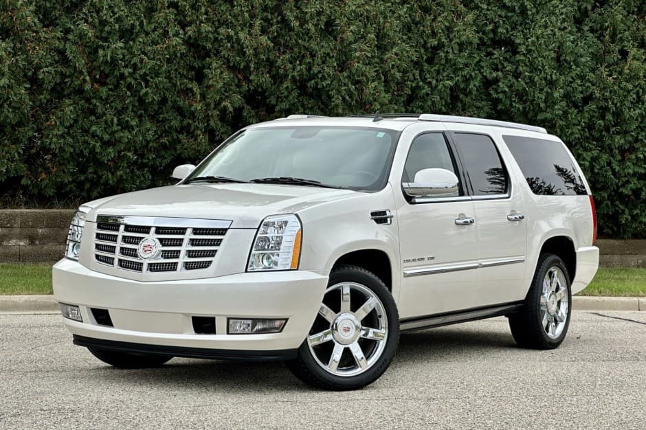 2011 Cadillac Escalade & EXT GMT900 (2007-2014) sold for $37,500