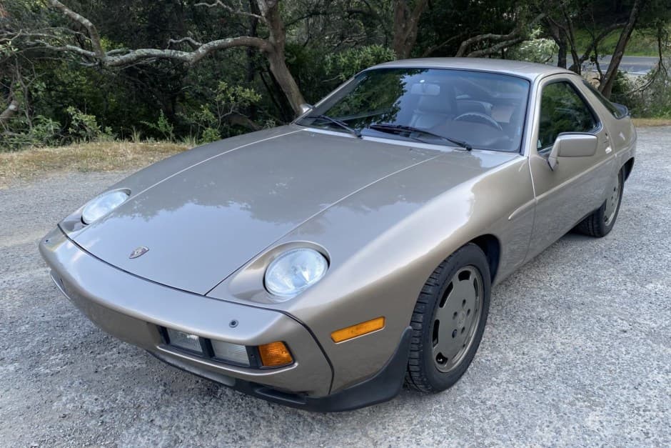 1983 Porsche 928 sold for $15,250