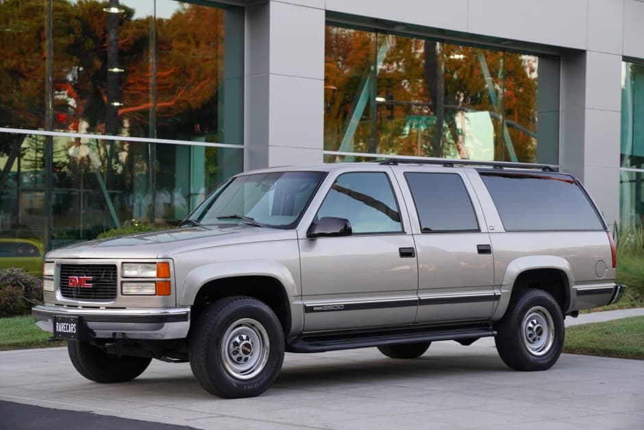 1999 GMC Suburban (GMT400 1992-1999) sold for $24,750